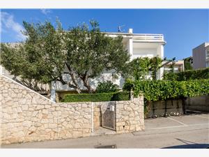 Appartement Sreta Omis, Superficie 38,00 m2, Distance (vol d'oiseau) jusqu'au centre ville 600 m