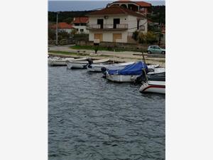 Beachfront accommodation Split and Trogir riviera,Book  ORLIĆ From 177 €