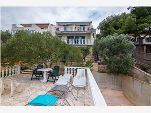 Beachfront accommodation Split and Trogir riviera,Book  Slobodan From 85 €