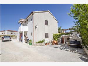 Apartment Middle Dalmatian islands,Book  Jozsef From 88 €