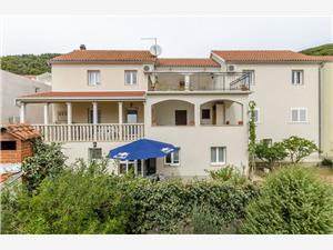 Apartments Karlo Bol - island Brac, Size 42.00 m2, Airline distance to town centre 500 m