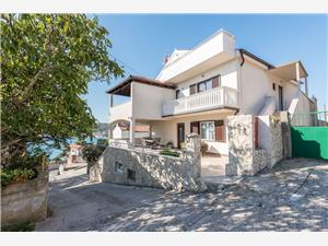 Appartamenti Snježana Tisno - isola di Murter, Dimensioni 100,00 m2, Distanza aerea dal mare 80 m, Distanza aerea dal centro città 300 m