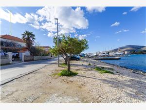 Beachfront accommodation Split and Trogir riviera,Book  Vinko From 57 €
