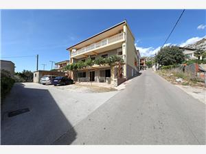 Apartments Luka Starigrad Paklenica, Size 45.00 m2, Airline distance to town centre 200 m