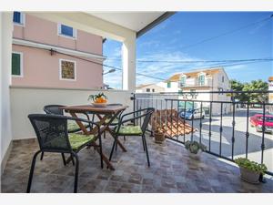 Appartement Franka Tribunj, Superficie 50,00 m2, Distance (vol d'oiseau) jusque la mer 70 m, Distance (vol d'oiseau) jusqu'au centre ville 300 m