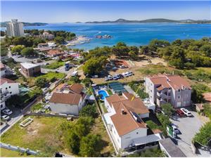 Apartments Manda Vodice, Size 30.00 m2, Accommodation with pool, Airline distance to the sea 70 m