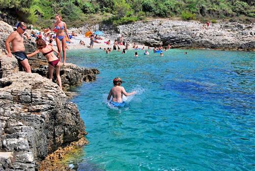 Plaza istra nudisticka Nudistička plaža