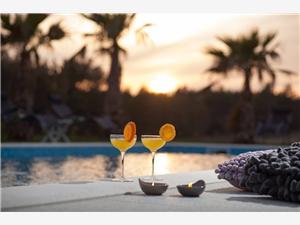 Accommodatie met zwembad Noord-Dalmatische eilanden,Reserveren  One Vanaf 1586 €