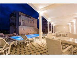 Accommodatie met zwembad Split en Trogir Riviera,Reserveren  Nikola Vanaf 85 €