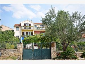 Apartmanok Green Garden Vodice, Méret 48,00 m2, Központtól való távolság 150 m
