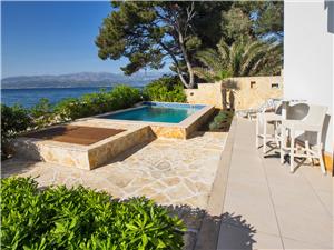 Hébergement avec piscine Les iles de la Dalmatie centrale,Réservez  Rosemary De 350 €