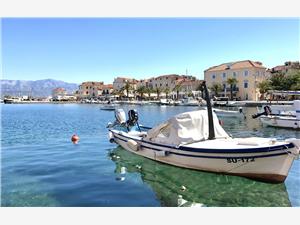 Apartment Middle Dalmatian islands,Book  Deluxe From 164 €