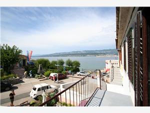 Beachfront accommodation Kvarners islands,Book  Martin From 79 €