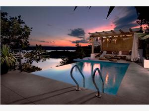 Villa FUN HAUS 2 Rijeka och Crikvenicas Riviera, Storlek 65,00 m2, Privat boende med pool, Luftavstånd till havet 50 m