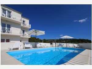 Accommodatie met zwembad Sibenik Riviera,Reserveren  Zeljko Vanaf 140 €