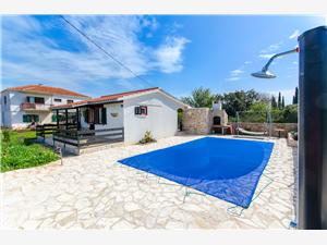 Accommodation with pool Middle Dalmatian islands,Book  Ara From 100 €