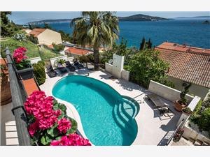 Beachfront accommodation Split and Trogir riviera,Book  Andi From 642 €