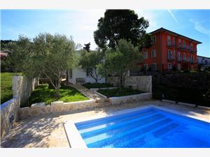 Accommodation with pool North Dalmatian islands,Book  KIA From 257 €