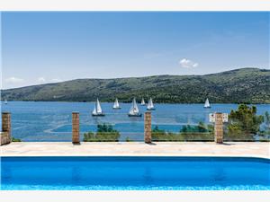 Huis Villa Ivo Poljica, Kwadratuur 300,00 m2, Accommodatie met zwembad, Lucht afstand tot de zee 40 m