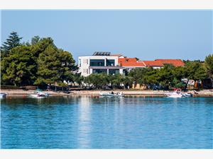 Apartamenty Punta Sukosan (Zadar), Powierzchnia 130,00 m2, Odległość do morze mierzona drogą powietrzną wynosi 5 m