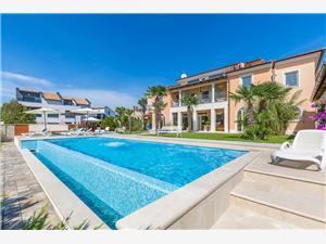 Beachfront accommodation Blue Istria,Book  043 From 17 €