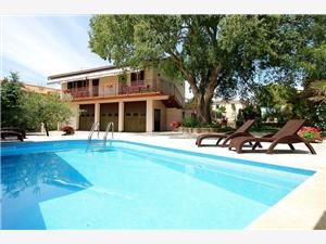 Casa Ladonia Krnica (Pula), Rozloha 120,00 m2, Ubytovanie s bazénom, Vzdušná vzdialenosť od centra miesta 500 m