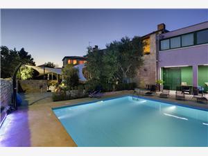 Villa Villa Monte Serpo Pula, Kwadratuur 300,00 m2