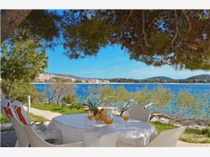 Accommodatie aan zee Sibenik Riviera,Reserveren  Nina Vanaf 142 €