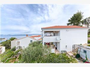 Appartement Midden Dalmatische eilanden,Reserveren  Radojka Vanaf 78 €