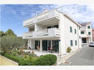 Apartments Dragica Vodice, Size 50.00 m2, Airline distance to the sea 30 m