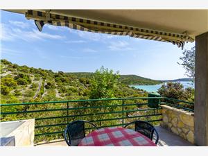 House Small Robinson Dalmatia, Remote cottage, Size 36.00 m2, Airline distance to the sea 120 m