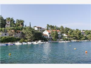 Apartment Middle Dalmatian islands,Book  Ivo From 117 €