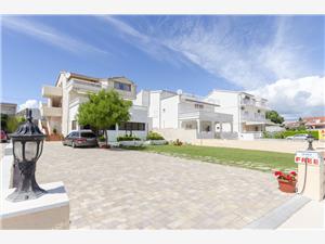 Apartma in Sobe Artina Riviera Šibenik, Kvadratura 18,00 m2, Oddaljenost od morja 70 m, Oddaljenost od centra 50 m