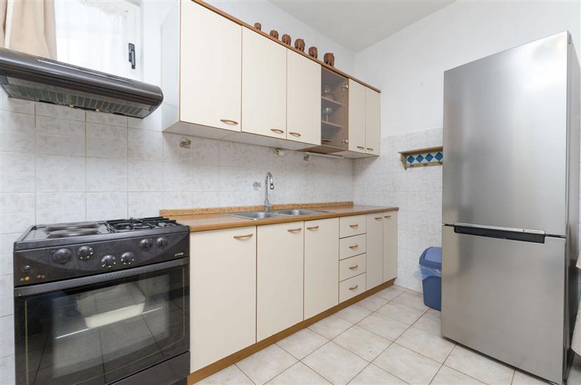 Apartments Dasa 41342 Primosten, Sibenik