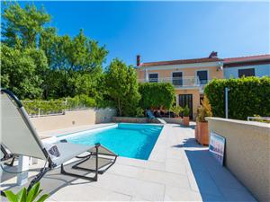 Villa Lara De Crikvenica Riviera en Rijeka, Kwadratuur 80,00 m2, Accommodatie met zwembad, Lucht afstand tot de zee 120 m