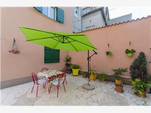 House Poets street in old Šibenik Croatia, Size 60.00 m2, Airline distance to town centre 200 m