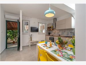 Ház POLUŠ Trogir, Autentikus kőház, Méret 80,00 m2, Központtól való távolság 400 m