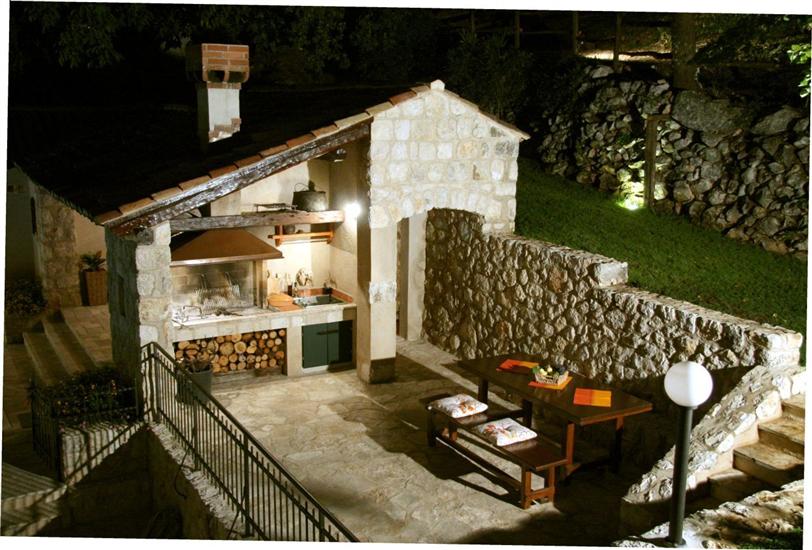 Villa Kameni Dvori Lovorno