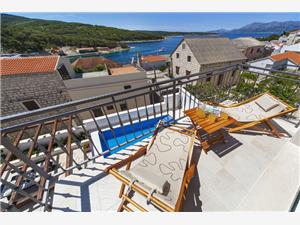 Namestitev z bazenom Srednjedalmatinski otoki,Rezerviraj  Kala Od 330 €
