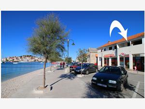 Boende vid strandkanten Šibeniks Riviera,Boka  Slavko Från 1288 SEK