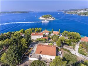 Huis Ivo Midden Dalmatische eilanden, Kwadratuur 110,00 m2, Lucht afstand tot de zee 70 m, Lucht afstand naar het centrum 800 m