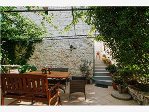 Stenen huize Split en Trogir Riviera,Reserveren  Rusulica Vanaf 16 €