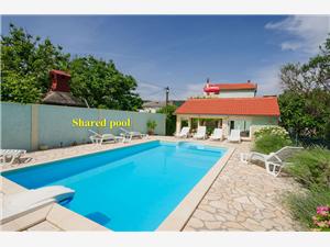 Ferienwohnungen Jasna , Größe 90,00 m2, Privatunterkunft mit Pool, Luftlinie bis zum Meer 200 m