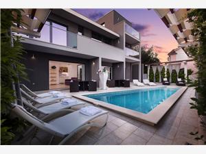 Villa Martinis Rogoznica, Storlek 300,00 m2, Privat boende med pool, Luftavstånd till havet 40 m
