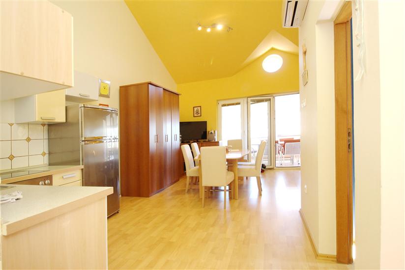 Apartment A12, for 5 persons