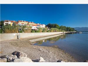 Appartementen Tamaris Čižići - eiland Krk, Kwadratuur 35,00 m2, Lucht afstand tot de zee 10 m, Lucht afstand naar het centrum 10 m