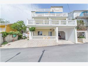 Apartments Petranić Tisno - island Murter, Size 45.00 m2, Airline distance to town centre 700 m