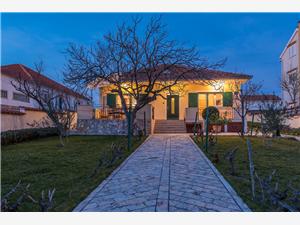 Kuća za odmor LAVANDA Vrsi (Zadar), Kvadratura 110,00 m2, Zračna udaljenost od mora 250 m