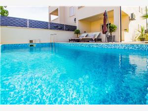 Apartmaj Stella del mare Silo - otok Krk, Kvadratura 52,00 m2, Namestitev z bazenom, Oddaljenost od centra 500 m