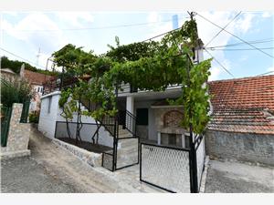 House Alka Sinj, Size 150.00 m2, Airline distance to town centre 600 m
